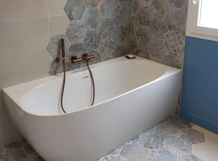 Installation plomberie sanitaire baignoire Saché